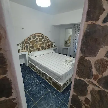 Molos Apartments * Skyros
